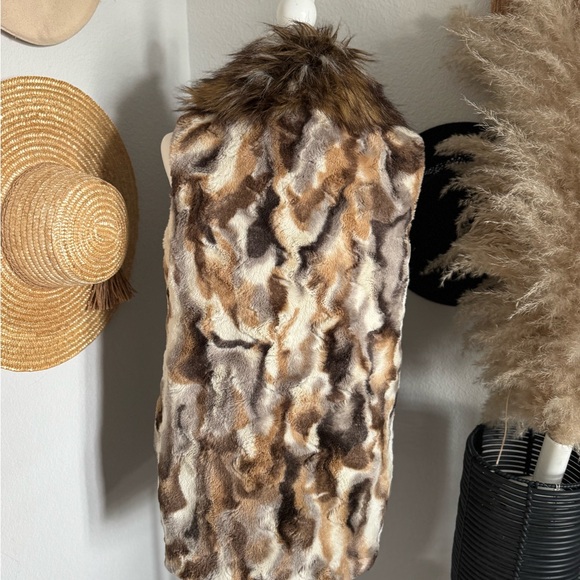 Adrienne Landau Vest (FAUX) - Picture 3 of 8